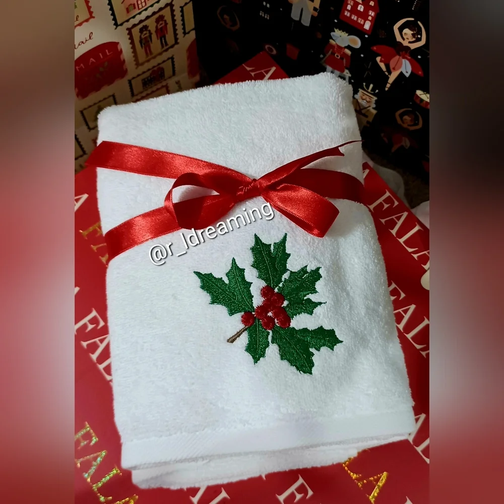 NWT Beekman Home Festive Holly Set Of Two Handtowels Size 18